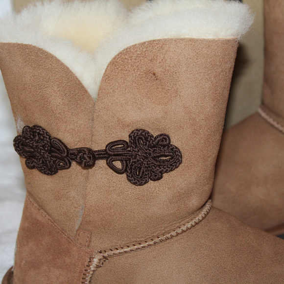 UGG MARIKO BAILEY BOW SUEDE SHORT BOOTS NEW! - Picture 2 of 8